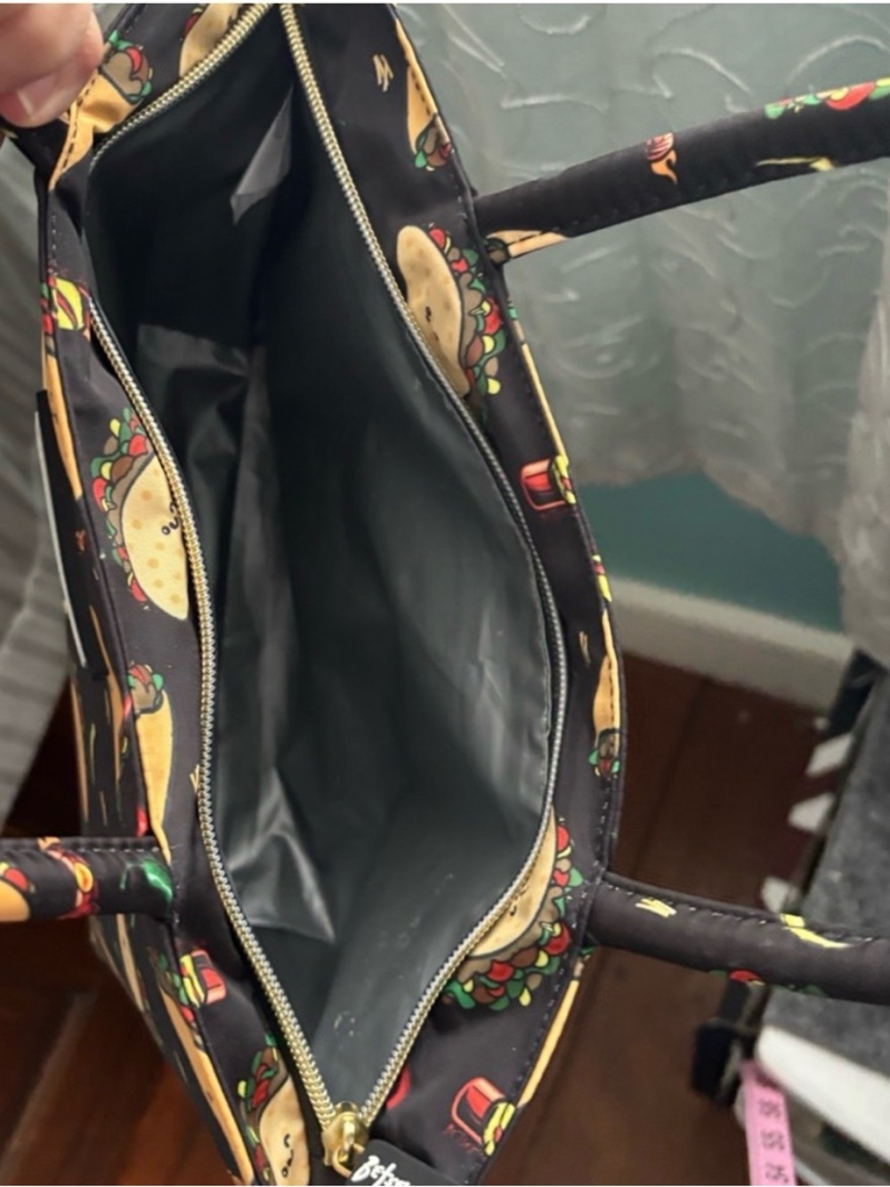 Betsey Johnson Taco lunch bag NWOT - Picture 2 of 2
